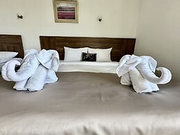 Guest House West Gate