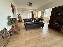 Guest House West Gate