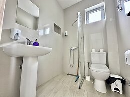 Guest House West Gate