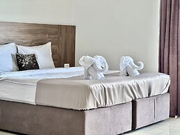 Guest House West Gate