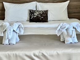 Guest House West Gate