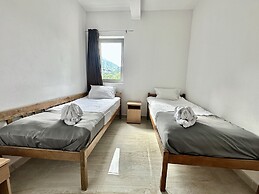 Guest House West Gate