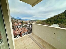 Guest House West Gate