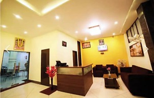 Sada Shiv Guest House near Ganga river