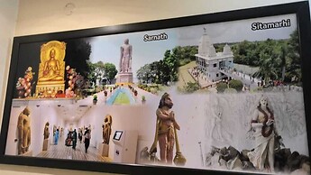 Sada Shiv Guest House near Ganga river