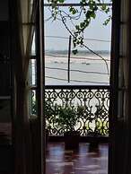 Sada Shiv Guest House near Ganga river