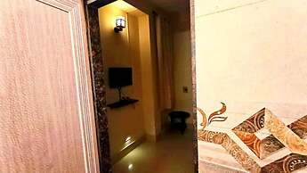 Sada Shiv Guest House near Ganga river