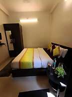 Sada Shiv Guest House near Ganga river