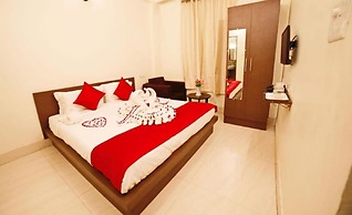 Sada Shiv Guest House near Ganga river