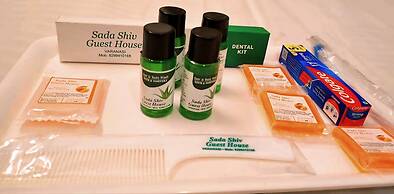 Sada Shiv Guest House near Ganga river