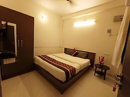 Sada Shiv Guest House near Ganga river