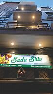 Sada Shiv Guest House near Ganga river