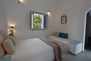 Aegean Studios Perissa