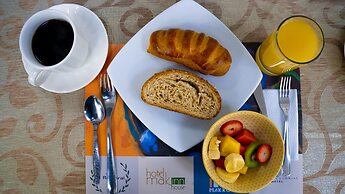 Hotel Makroz Colonial