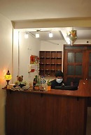 Hotel Makroz Colonial