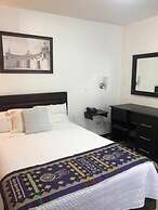 Hotel Makroz Colonial