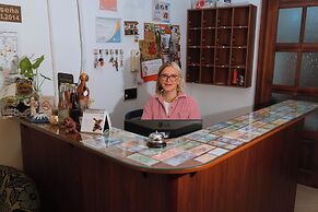 Hotel Makroz Colonial