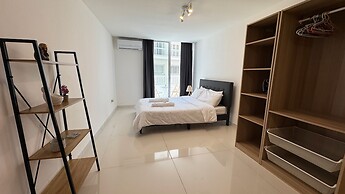 Majestic Beachfront Larnaka Finikoudes