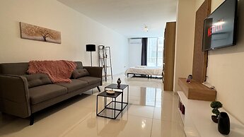 Majestic Beachfront Larnaka Finikoudes