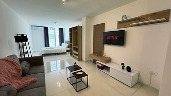 Majestic Beachfront Larnaka Finikoudes