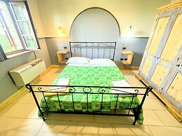 Apt 6 - Magical Grounds With Pool Jacuzzi Sleeps 4