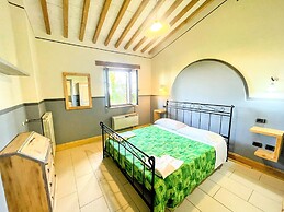 Apt 6 - Magical Grounds With Pool Jacuzzi Sleeps 4