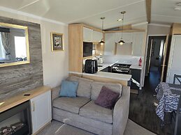 3 Bed-sleeps 8-free Parking-5 Min to Beach