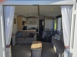 3 Bed-sleeps 8-free Parking-5 Min to Beach