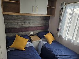 3 Bed-sleeps 8-free Parking-5 Min to Beach