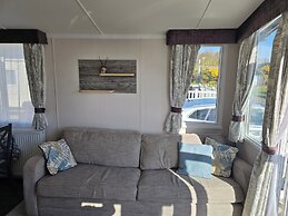 3 Bed-sleeps 8-free Parking-5 Min to Beach