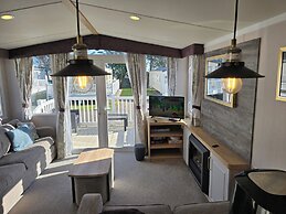 3 Bed-sleeps 8-free Parking-5 Min to Beach