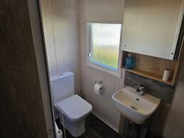 3 Bed-sleeps 8-free Parking-5 Min to Beach