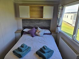 3 Bed-sleeps 8-free Parking-5 Min to Beach