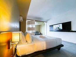 Manou Hotel