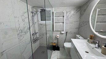 Luxury 2 Bedroom Apartment City Center