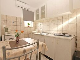 Cozy Studio Apartment With Private Outdoor Space