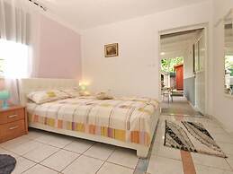 Cozy Studio Apartment With Private Outdoor Space