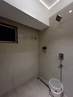 The Paradise Hotel - Luxury Stay