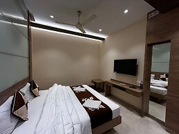 The Paradise Hotel - Luxury Stay