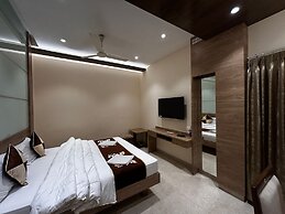 The Paradise Hotel - Luxury Stay