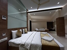 The Paradise Hotel - Luxury Stay