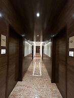 The Paradise Hotel - Luxury Stay