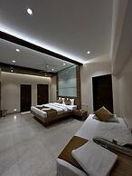 The Paradise Hotel - Luxury Stay