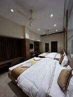 The Paradise Hotel - Luxury Stay