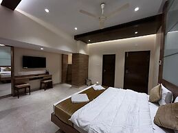 The Paradise Hotel - Luxury Stay