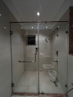 The Paradise Hotel - Luxury Stay