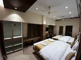 The Paradise Hotel - Luxury Stay