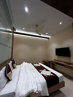 The Paradise Hotel - Luxury Stay