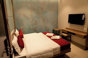 The Paradise Hotel - Luxury Stay