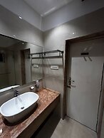 The Paradise Hotel - Luxury Stay